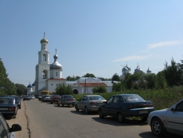 Вид колокольни со стороны старинной новгородской дороги к монастырю (Юрьевского шоссе)